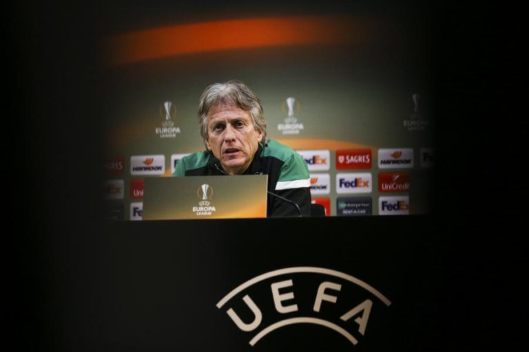 JESUS DIZ QUE TREINADOR DO PLZEN FEZ ‘BLUFF’ E RECEIA PERDER JOGADORES PARA SEGUNDA MÃO