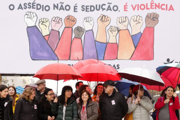 BE LANÇA CAMPANHA NAS RUAS E ESCOLAS PORQUE O ASSÉDIO NÃO É SEDUÇÃO, É VIOLÊNCIA