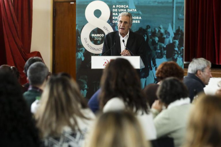 PCP APELA À LUTA DAS MULHERES PELA EMANCIPAÇÃO SEM “GUERRA DE SEXOS”