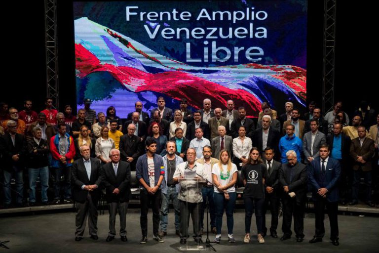 OPOSIÇÃO VENEZUELANA VAI MARCHAR CONTRA ANTECIPAÇÃO DAS ELEIÇÕES PRESIDENCIAIS