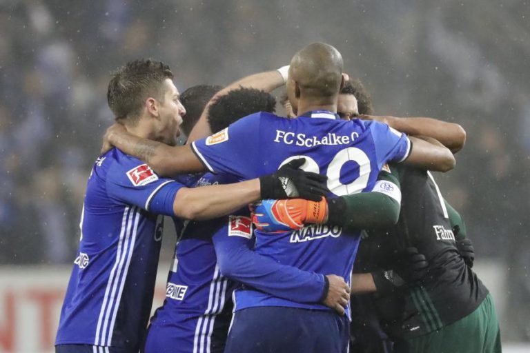 SCHALKE 04 VENCE E SEGURA VANTAGEM NO SEGUNDO LUGAR DA LIGA ALEMÃ DE FUTEBOL