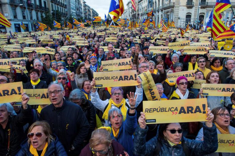 CERCA DE 45 MIL PESSOAS MARCHAM EM BARCELONA PELA INDEPENDÊNCIA DA CATALUNHA