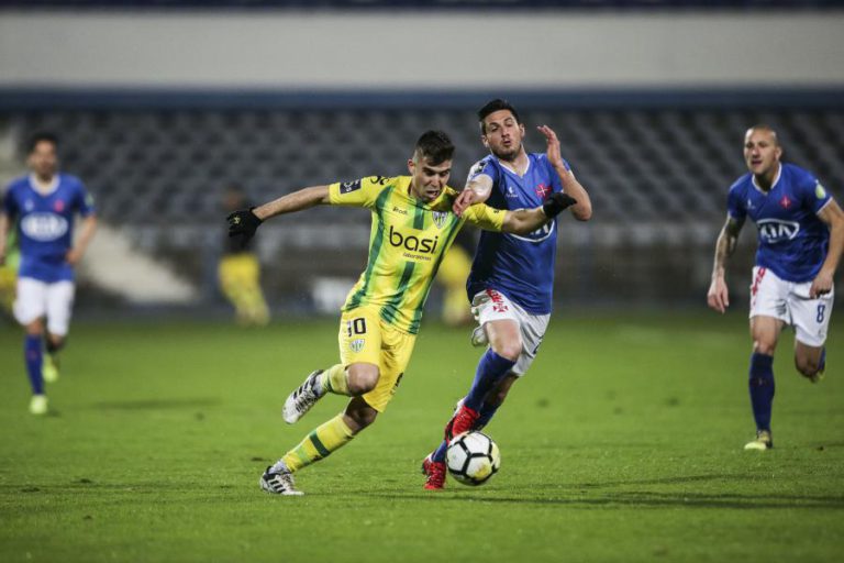 BELENENSES E TONDELA EMPATAM 0-0 NO RESTELO