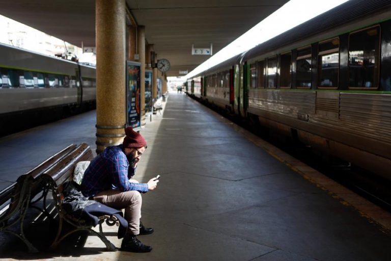 GREVE DOS TRABALHADORES DA INFRAESTRUTURAS DE PORTUGAL AFETA LIGAÇÕES FERROVIÁRIAS