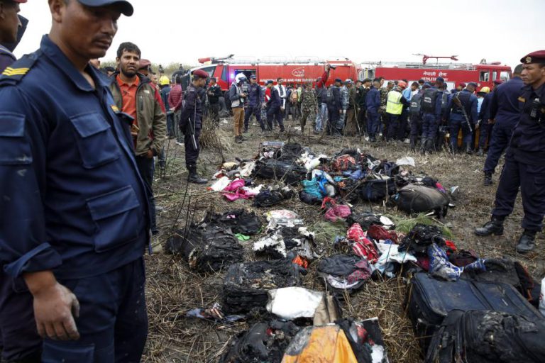 SUBIU PARA 49 NÚMERO DE MORTOS EM ACIDENTE AÉREO NO AEROPORTO DE KATMANDU