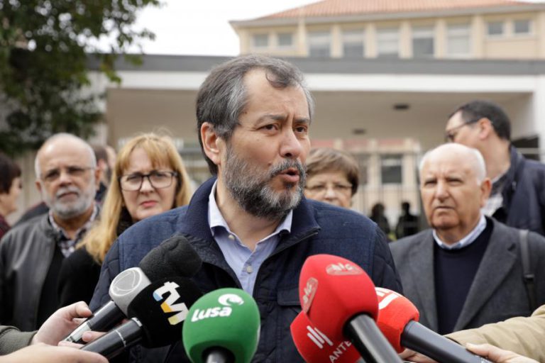 GREVE DOS PROFESSORES COM ADESÃO ENTRE 60% E 70% DURANTE A MANHÃ