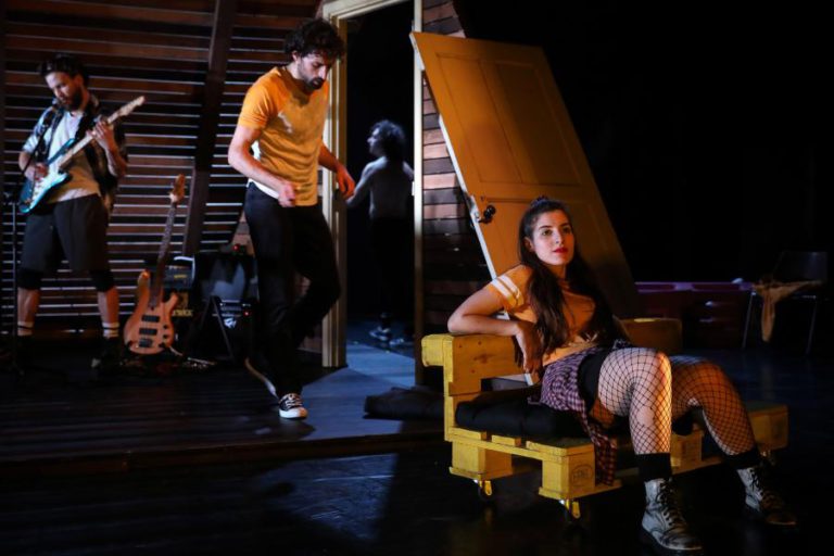 TEATRO EXPERIMENTAL DO PORTO ENCERRA TRILOGIA COM ESTREIA DE “MAIORIA ABSOLUTA”