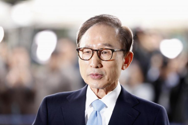 TRIBUNAL SUL-COREANO EMITE MANDADO DE DETENÇÃO CONTRA EX-PRESIDENTE LEE
