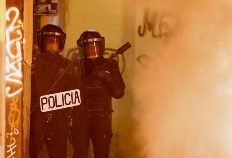 SEIS DETIDOS E DEZ POLÍCIAS FERIDOS EM PROTESTOS DEVIDO À MORTE DE IMIGRANTE SENEGALÊS EM MADRID