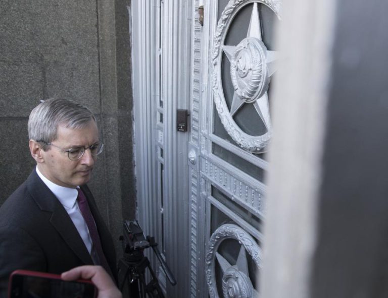 MOSCOVO EXPULSA 23 DIPLOMATAS BRITÂNICOS E SUSPENDE BRITISH COUNCIL NA RÚSSIA