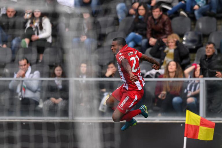 VITÓRIA DE GUIMARÃES VENCE DESPORTIVO DAS AVES E SOBE AO NONO LUGAR DA I LIGA
