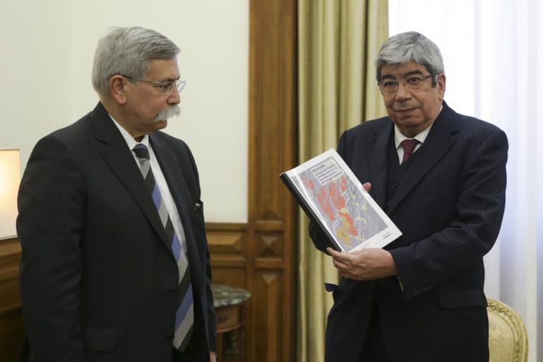 COMISSÃO TÉCNICA ENTREGOU RELATÓRIO DE FOGOS DE OUTUBRO NO PARLAMENTO