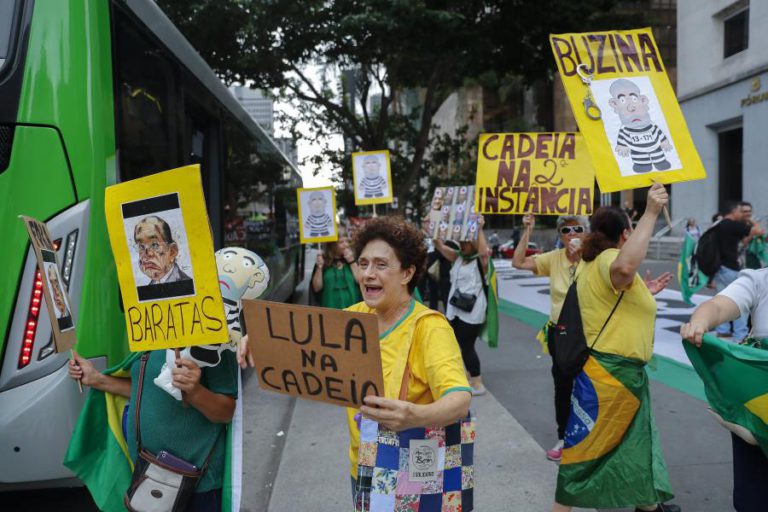 TRIBUNAL BRASILEIRO MANTÉM CONDENAÇÃO DO EX-PRESIDENTE LULA DA SILVA