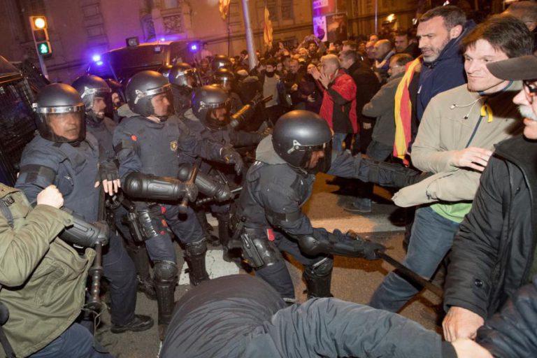 MANIFESTAÇÕES NA CATALUNHA CONTRA DETENÇÕES DE INDEPENDENTISTAS FAZEM 24 FERIDOS