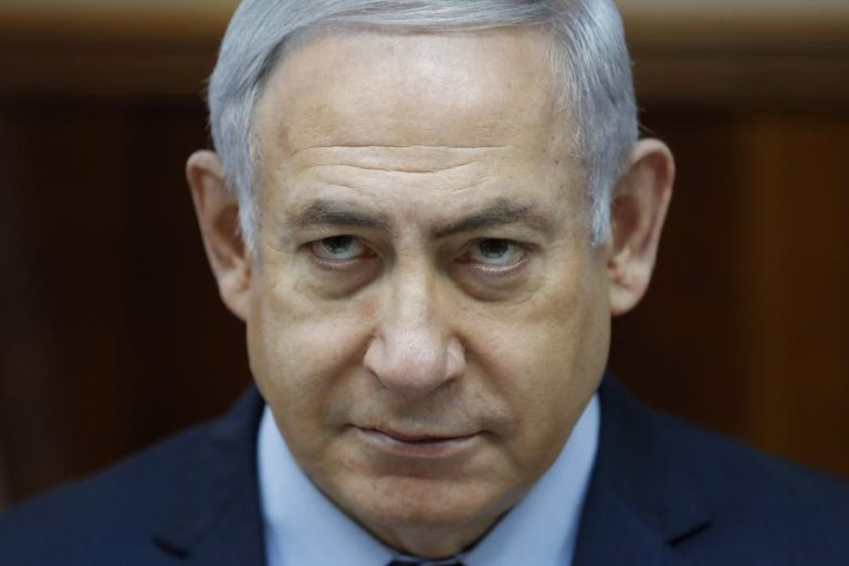 PRIMEIRO-MINISTRO ISRAELITA INTERROGADO EM ALEGADO CASO DE CORRUPÇÃO