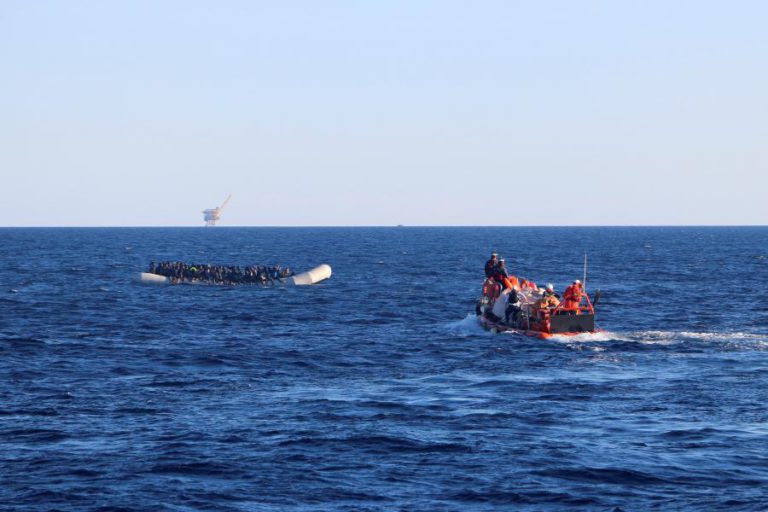 ILHA DE LESBOS COM NOVO RECORDE DE CHEGADA DE REFUGIADOS