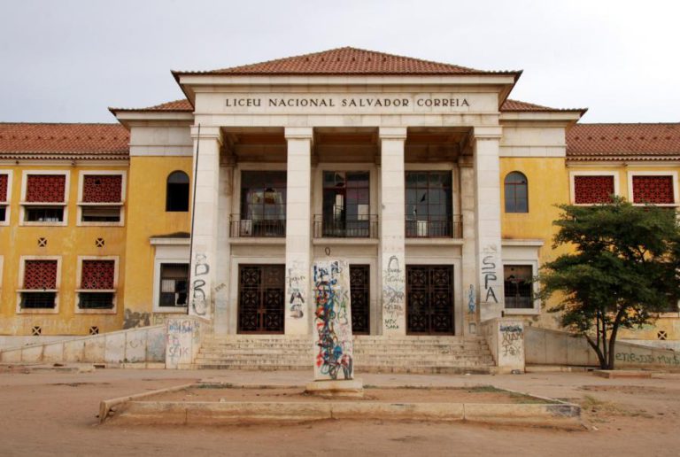 REABILITAÇÃO DO HISTÓRICO EX-LICEU SALVADOR CORREIA DE LUANDA CONCLUÍDA AO FIM DE 8 ANOS