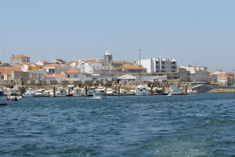 EXPLOSÃO NUM PRÉDIO EM PENICHE CAUSA TRÊS FERIDOS