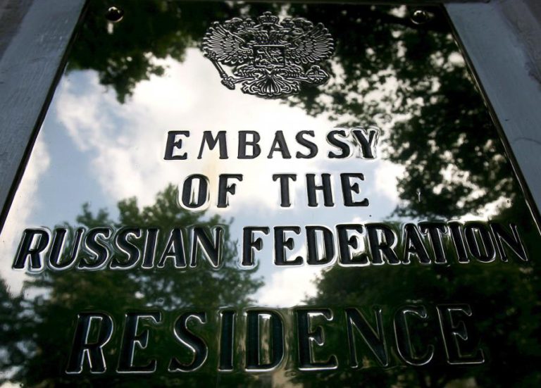 SUSPENSÃO DE CONTACTOS DE LONDRES COM MOSCOVO É “HOSTIL E INACEITÁVEL” – RÚSSIA