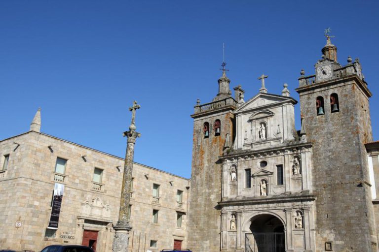 VISEU “VESTE” FACHADAS DE IGREJAS COM DESENHOS DE LUZ PARA CELEBRAR A PÁSCOA