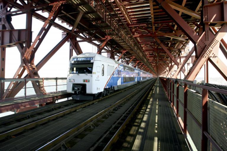 FERTAGUS TEVE 16 DE 21 COMBOIOS A CIRCULAR ATÉ ÀS 09:39 DEVIDO À GREVE