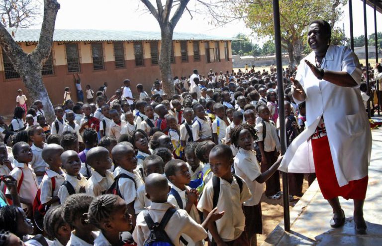 QUASE 90% DAS CRIANÇAS EM MOÇAMBIQUE COMEÇAM A ESTUDAR SEM SABER FALAR PORTUGUÊS – GOVERNO