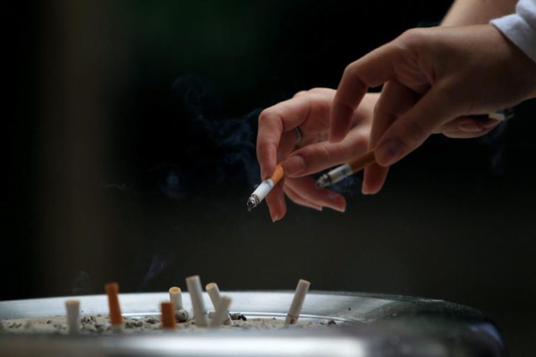 MAIS DE 1.400 ACUSADOS DE FUMAREM EM LOCAIS PROIBIDOS EM MACAU