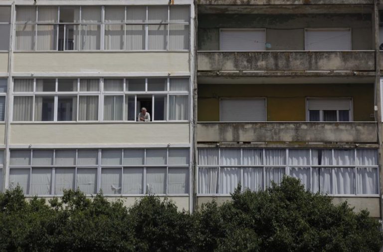 PS APRESENTA DIPLOMA PARA CONDICIONAR DESPEJOS DE MAIORES DE 65 ANOS E DE DEFICIENTES
