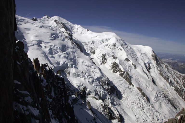 UM MORTO E TRÊS FERIDOS EM AVALANCHE NOS ALPES FRANCESES