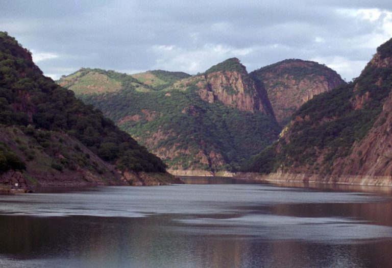 NAUFRÁGIO NO INTERIOR DE MOÇAMBIQUE CAUSA UM MORTO E DEIXA CINCO DESAPARECIDOS