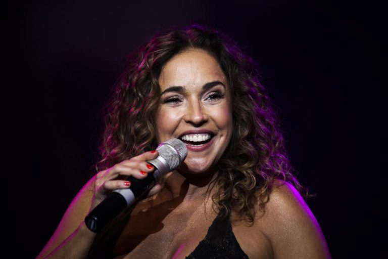 SEU JORGE E DANIELA MERCURY ATUAM NA QUEIMA DAS FITAS DE COIMBRA