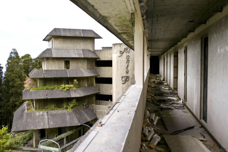 HOTEL MONTE PALACE, ENCERRADO HÁ MAIS DE 20 ANOS, REABRE EM 2021 NOS AÇORES
