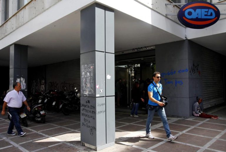 DESEMPREGO NA GRÉCIA CAI PARA 20,6% EM JANEIRO