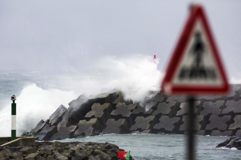 MAU TEMPO: CONTINENTE, MADEIRA E AÇORES SOB AVISO AMARELO DEVIDO À AGITAÇÃO MARÍTIMA