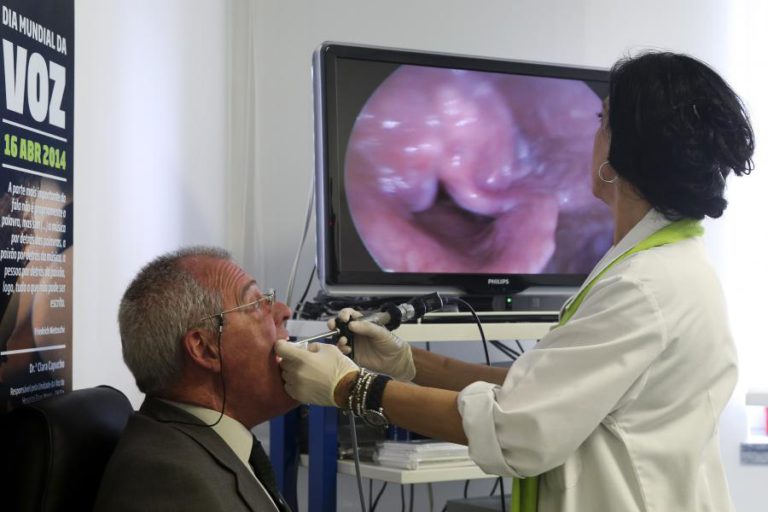 RASTREIOS DA VOZ PARA ARTISTAS E POPULAÇÃO EM GERAL NO HOSPITAL EGAS MONIZ EM LISBOA