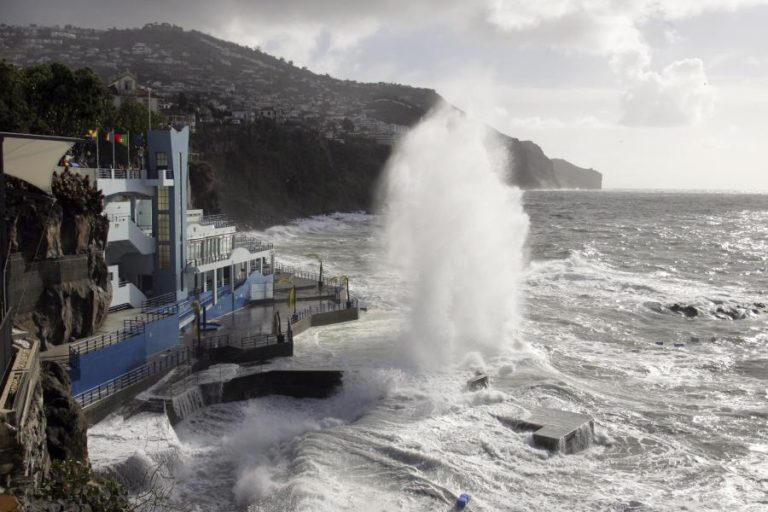 CAPITANIA DO PORTO DO FUNCHAL ALERTA PARA AGITAÇÃO MARÍTIMA FORTE