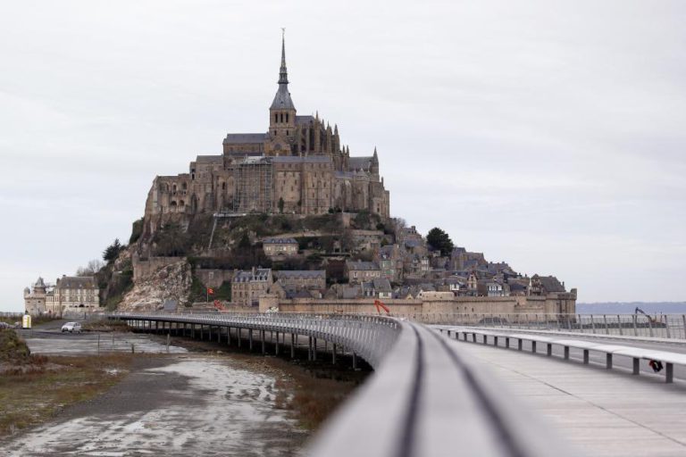 MONTE SAINT-MICHEL EVACUADO “POR PRECAUÇÃO” – POLÍCIA FRANCESA