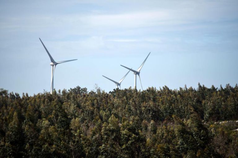 PRODUÇÃO ELÉTRICA RENOVÁVEL ULTRAPASSOU NECESSIDADES DE CONSUMO EM MARÇO
