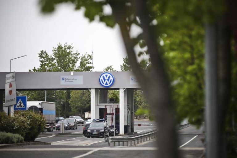 TRABALHADORES DA AUTOEUROPA REGRESSAM HOJE AO TRABALHO APÓS PARAGEM DE DEZ DIAS