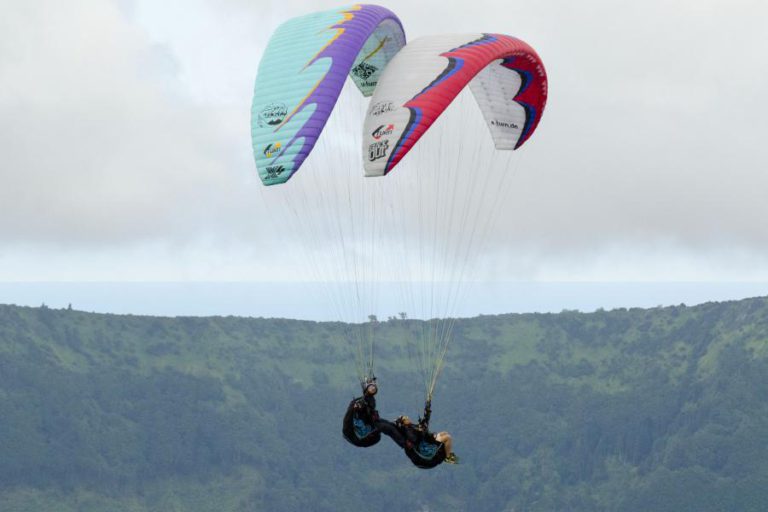 UM DESAPARECIDO E DOIS PRATICANTES DE PARAPENTE ASSISTIDOS NA PRAIA DO MECO