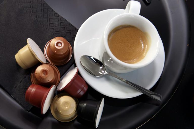 CAFÉ E CHÁ EM QUANTIDADES MODERADAS PODEM AJUDAR A EVITAR ARRITMIAS CARDÍACAS