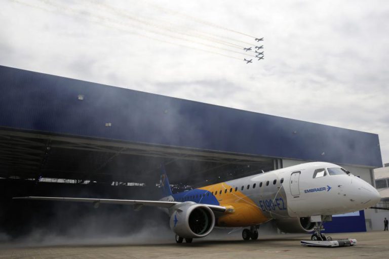 PORTUGAL REPRESENTADO NO 1.º AVIÃO DA NOVA GERAÇÃO DE JATOS DA EMBRAER