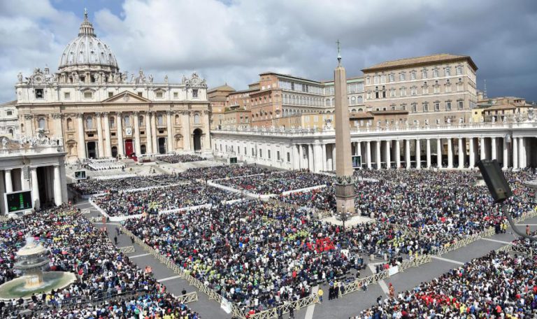 ANTIGO DIPLOMATA DO VATICANO NOS ESTADOS UNIDOS DETIDO POR PORNOGRAFIA INFANTIL