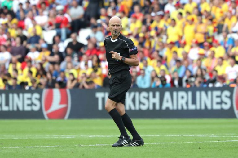 LE: RUSSO SERGEI KARASEV VOLTA A ARBITRAR SPORTING QUATRO ANOS DEPOIS