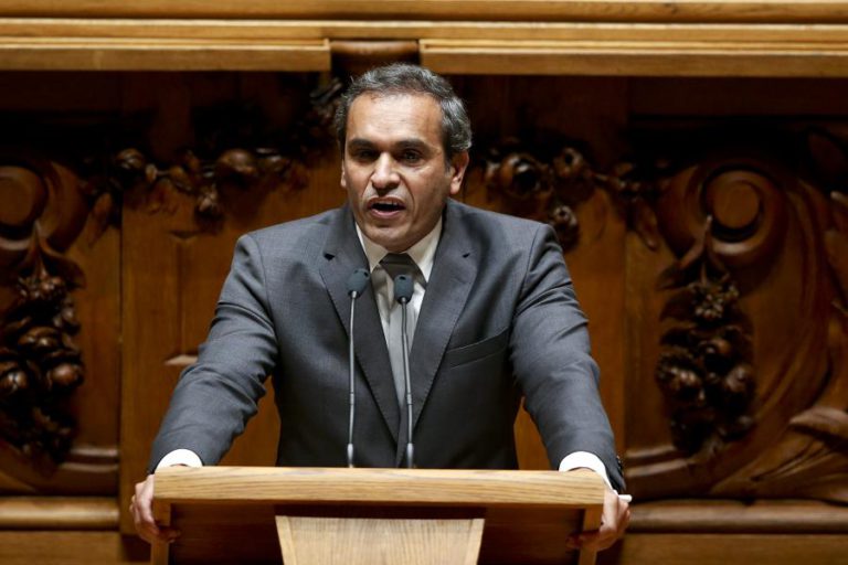 PS A FAVOR DE COMISSÃO DE INQUÉRITO PROPOSTA PELO BE QUE ENVOLVE MANUEL PINHO