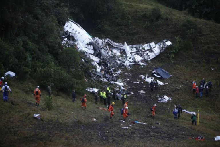 AVIÃO DA CHAPECOENSE INDICOU FALTA DE COMBUSTÍVEL 40 MINUTOS ANTES DA QUEDA