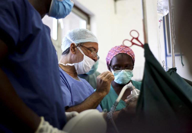 GRUPO DE CIDADÃOS GUINEENSES ENTREGA DONATIVO A PRINCIPAL HOSPITAL DO PAÍS