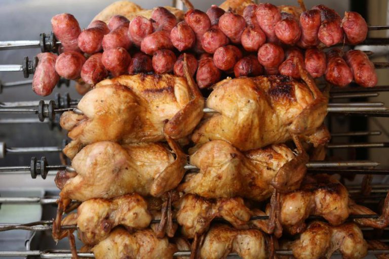 UE PROÍBE EXPORTAÇÕES DE CARNE, PRINCIPALMENTE AVES, DE 20 FÁBRICAS BRASILEIRAS