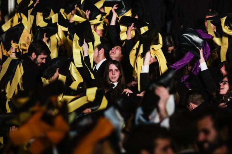 PORTUGAL REDUZ TAXA DE ABANDONO ESCOLAR E AUMENTA A DE LICENCIADOS EM 2017