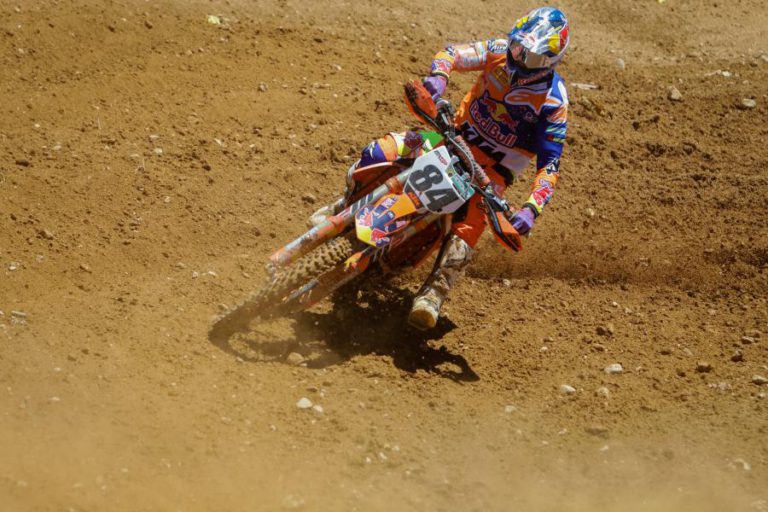 HOLANDÊS JEFFREY HERLINGS VENCE PRIMEIRA CORRIDA NO GP PORTUGAL DE MOTOCROSSE